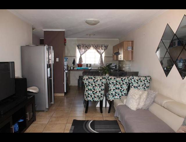 3 BEDROOM TOWNHOUSE FOR SALE IN CASTLEVIEW